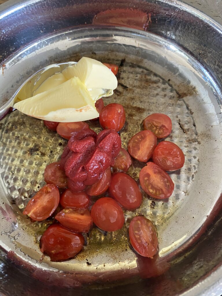 In Butte angebratene Spitzpaprika schmeckt wunderbar zu Iskender Kebap